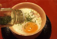 ほうれん草と卵のココット蒸し
