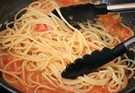 フレッシュトマトとチーズのパスタ