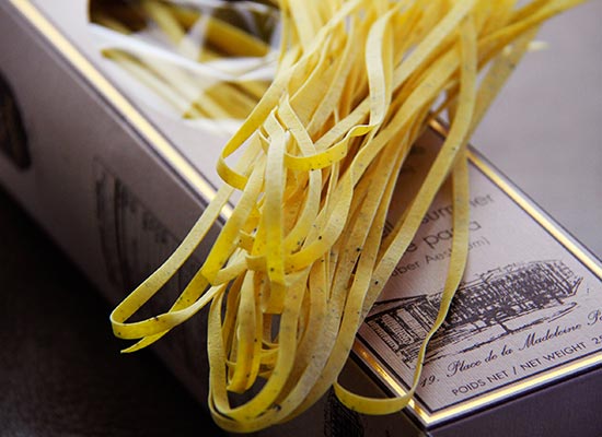 【メゾン ド ラ トリュフ】黒トリュフ入り タリアテッレ 約250g
