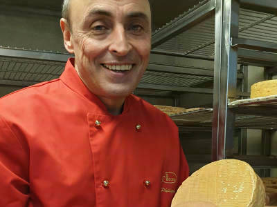 アレオス氏と工房・お店