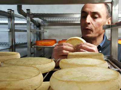 アレオス氏と工房・お店