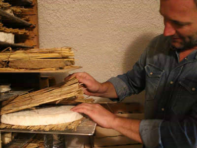 MOFチーズ熟成士ブルゴン氏熟成ブリー・ド・モーAOP