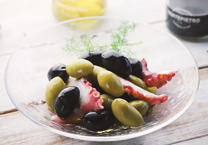 サラダと一緒に