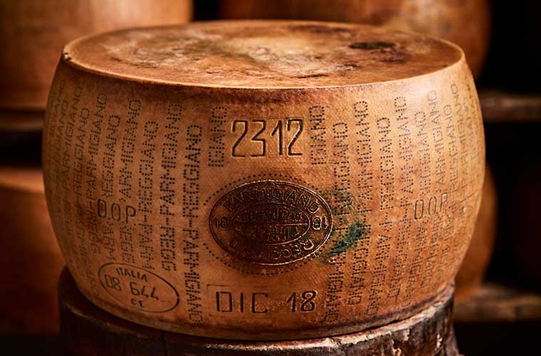 パルミジャーノ・レッジャーノDOP ヴァッケ・ロッセ 45ヶ月熟成