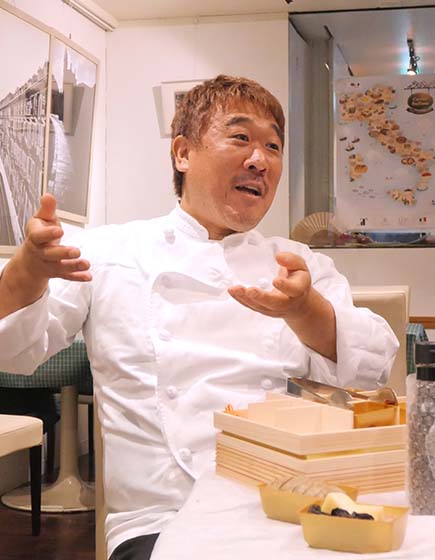 思いを語る根本シェフ